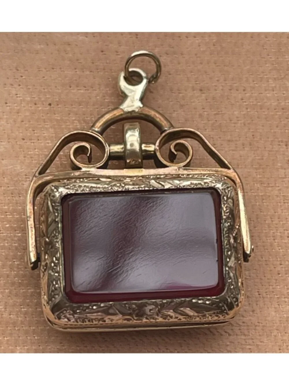 Antique Victorian Onyx & Carnelian Yellow Gold Tone Spinner Charm Locket With Or